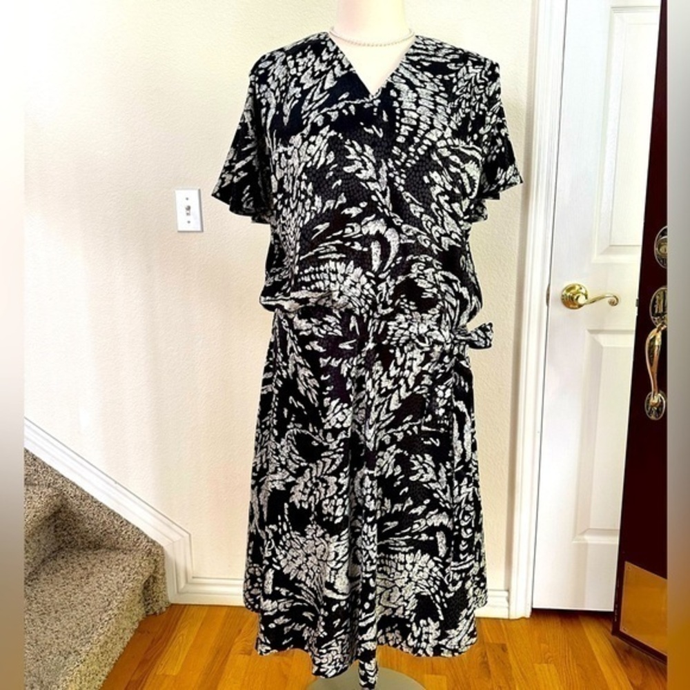 Beautifully tailored, 4 piece black and cream “batik”: 2 skirts and 2 tops
